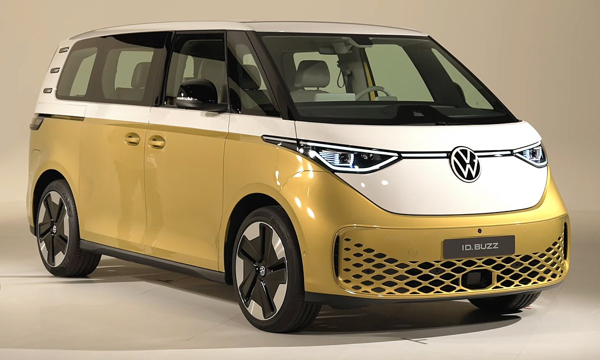 Photo Volkswagen ID.Buzz - véhicule finaliste pour l'élection de la voiture de l'année 2023 lors du salon de l'automobile à Bruxelles.